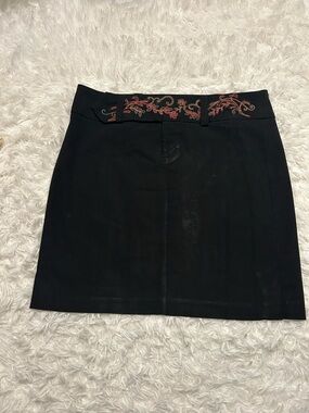 Rampage black mini skirt with floral embroidered waist 90s Y2K size 13